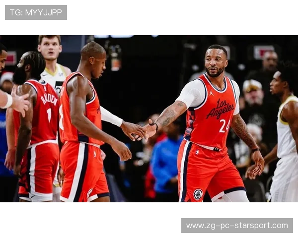 哈登突破分球，快船进攻组织完美衔接