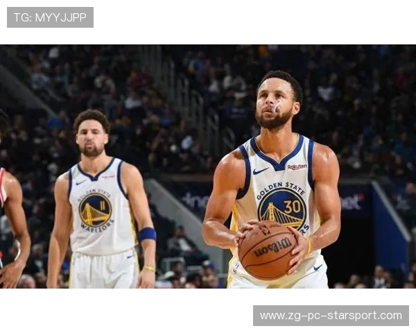 库里迎射命中稳稳三分，勇士打出反击