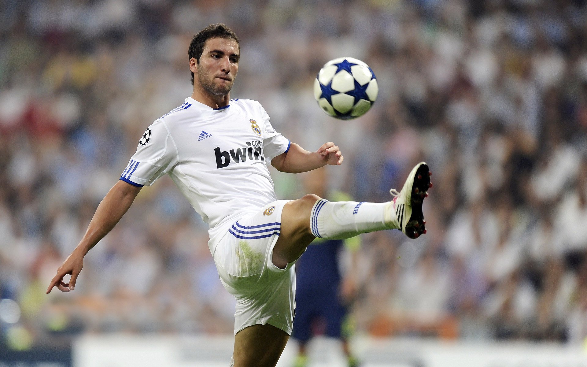 内部竞争激烈,阵容磨合需加强,内部竞争的例子